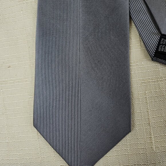 Vintage Massini 100% Silk Necktie, Thin Gray Vertical & Horizonal Stripes - Picture 4 of 6
